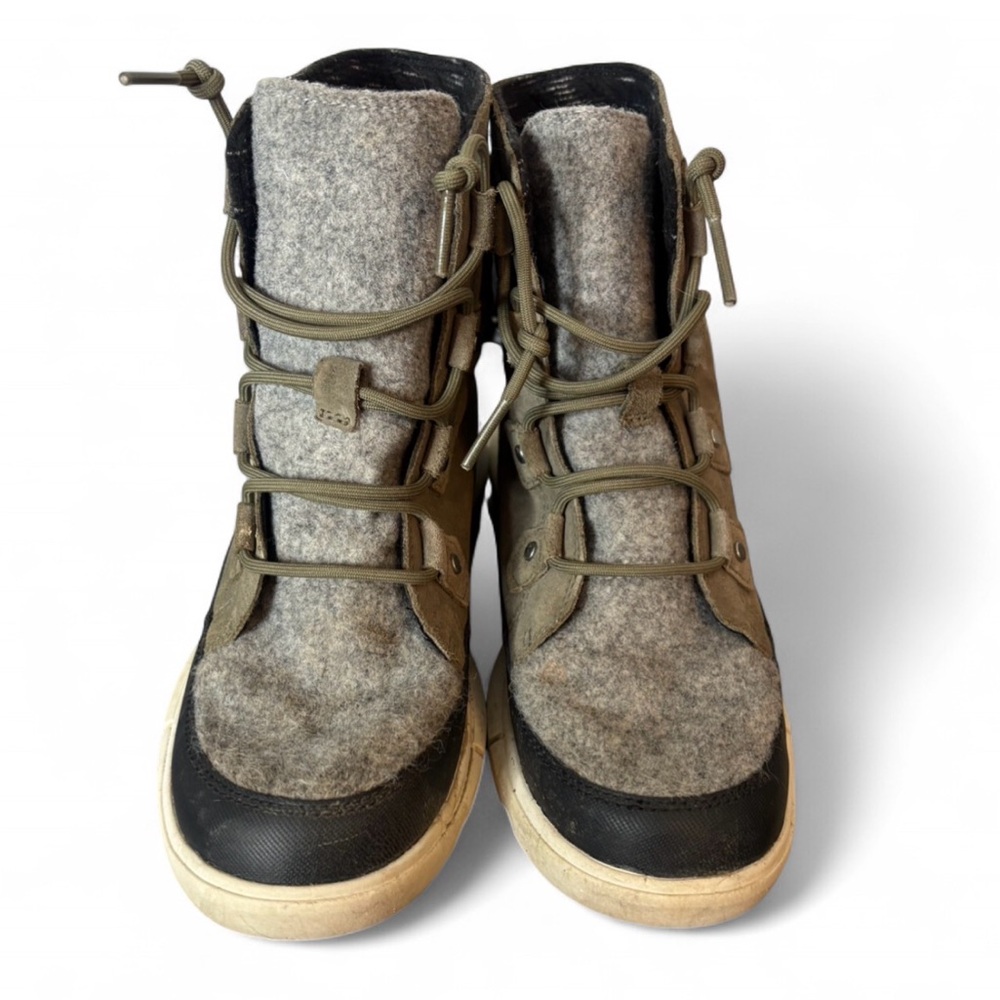 Sorel Kids Boots in Gray and Black